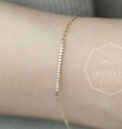 The Design of the Straight Diamond Ultra-Fine Bracelet