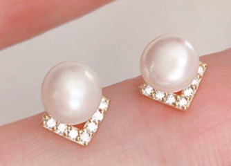 Pearl V Zircon Stud Earrings