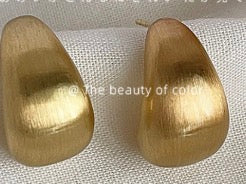 Light Vintage Minimalist Oval Gold Earrings